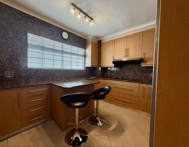 To Let 4 Bedroom Property for Rent in Sea Point Western Cape